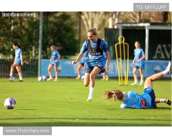英超俱乐部与当地学校合作推广女足运动