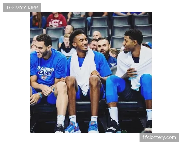 拉斯维加斯王牌队内蓝白对抗赛,蓝队凭借三分雨获胜